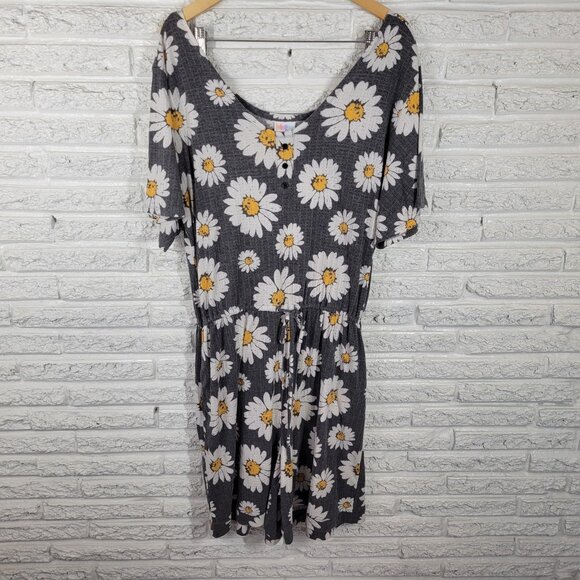Lularoe Womens Romper 2XL Plus Shorts Gray Daisy All Over Pockets FLO85E - Picture 1 of 10